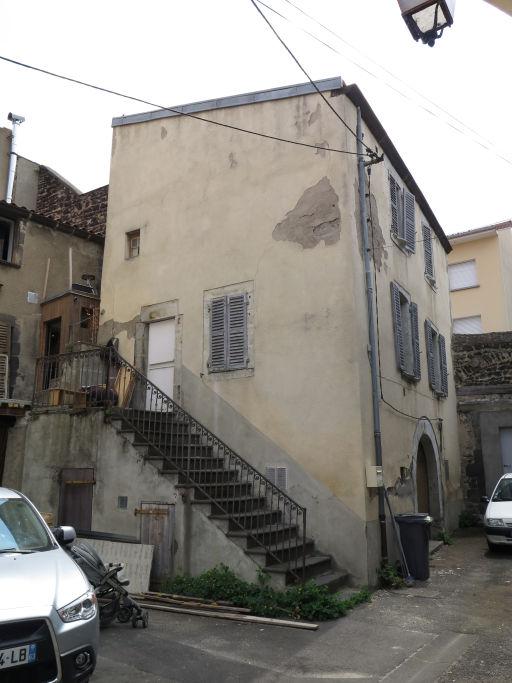 Escalier parallèle à une élévation latérale : Aubière, 9 imp. St-Joseph