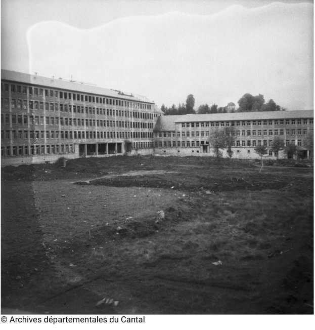 Collège d'enseignement technique, centre d'apprentissage masculin et centre d'apprentissage féminin, dits Cité technique, actuellement lycée polyvalent dit lycée des métiers des technologies industrielles Monnet-Mermoz