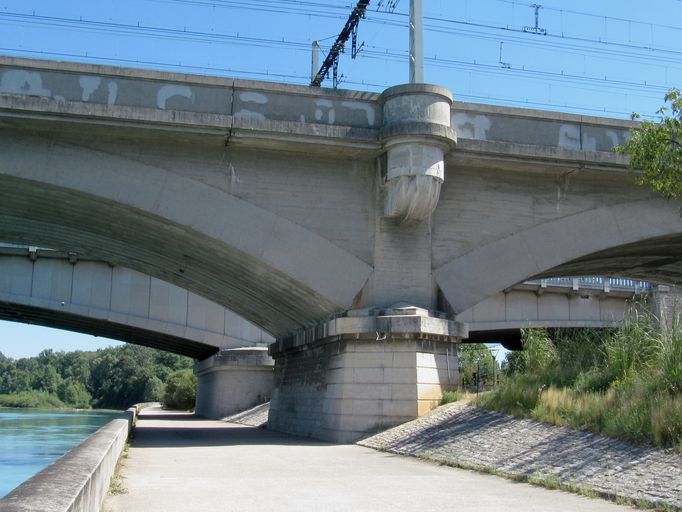 Viaduc ferroviaire de Saint-Clair ou viaduc ferroviaire de Genève