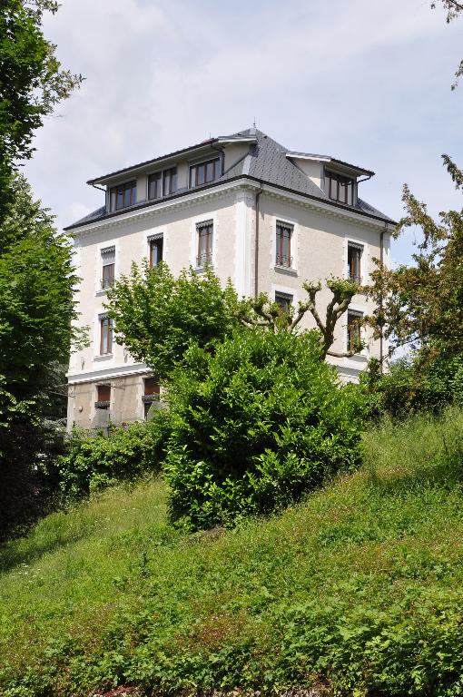 Hôtel de voyageurs, dit hôtel du Mont-Revard, puis annexe de l'hôtel Bernascon, dite villa d'Astay, actuellement immeuble, Meublés villa d'Astay