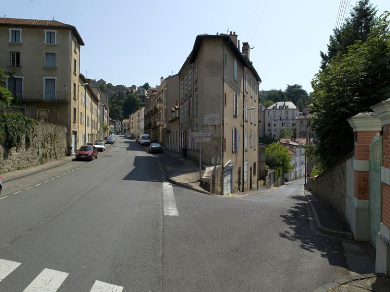 Maisons à étage de soubassement entre la rue de Paris et la rue de Barante.