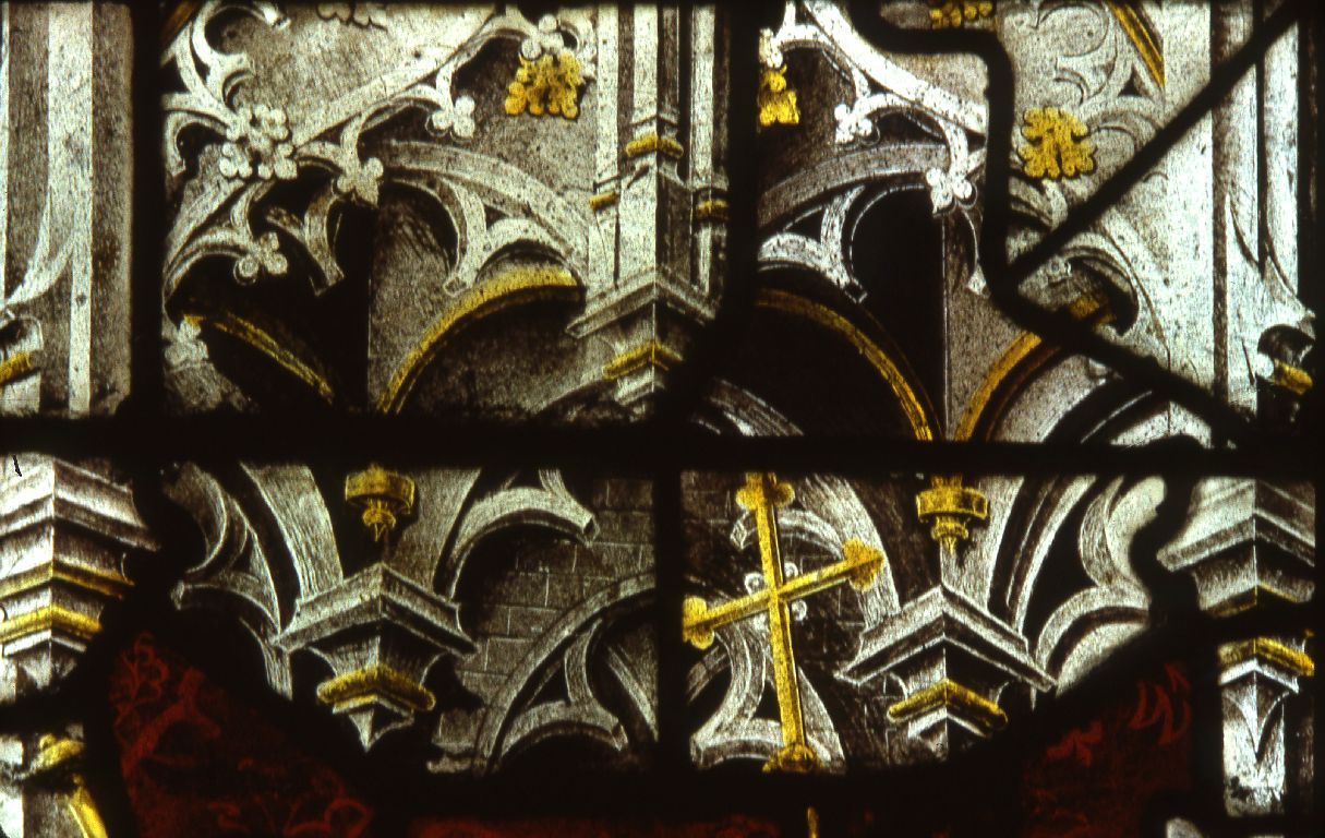 Verrière : calvaire, sainte Catherine, saint Laurent, saint Jacques le Majeur, saint Michel, un chanoine (baie 0), verrière figurée