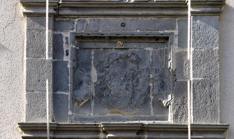 Blason de Marie de Berthon de Crillon, élévation sur cour, bâtiment ouest