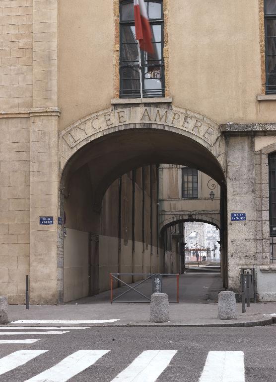 Collège de jésuites puis d'oratoriens, dit Collège de la Trinité ou Grand Collège, actuellement lycée Ampère