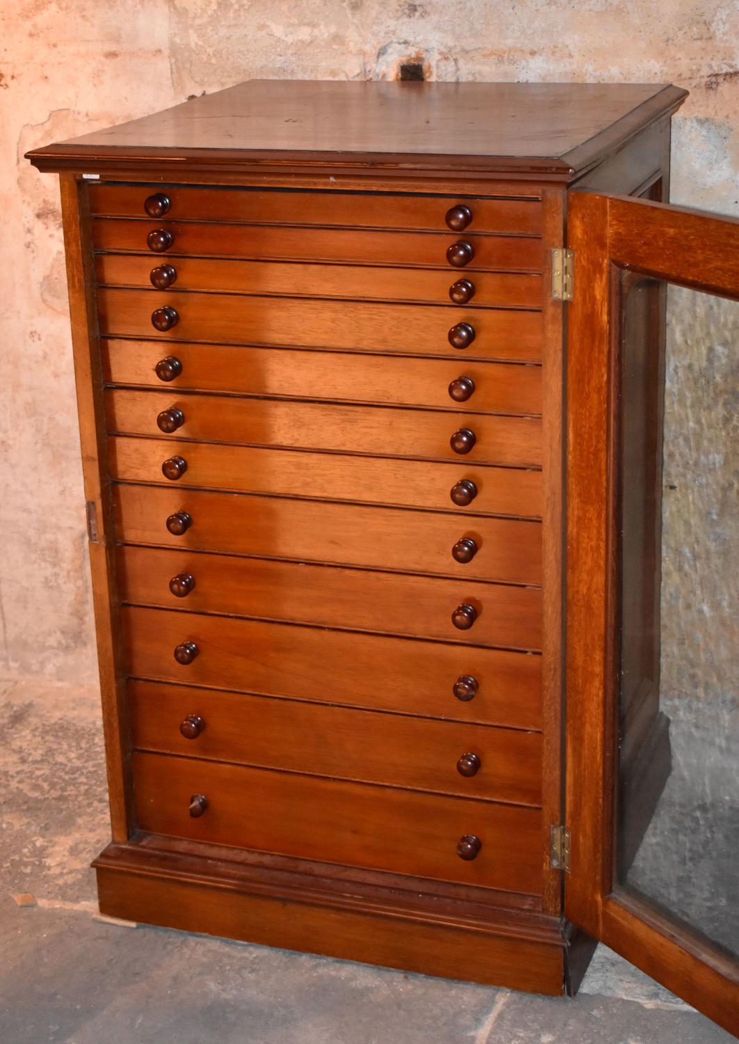 Meuble de rangement pour une collection d’œufs