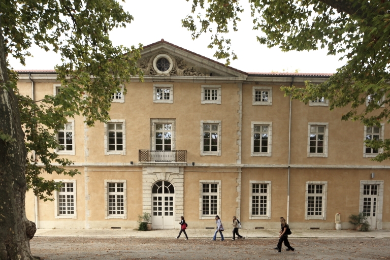 Collège de Tournon, puis école royale militaire, école centrale, collège communal, collège royal, lycée impérial, lycée de garçons, actuellement lycée Gabriel-Faure