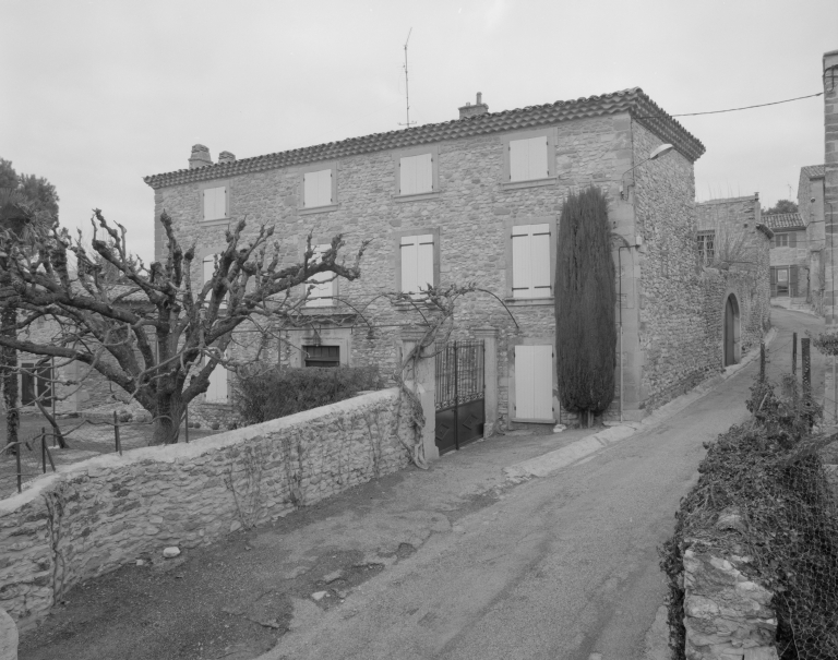 Les maisons de la commune de Saint-Pantaléon-les-Vignes