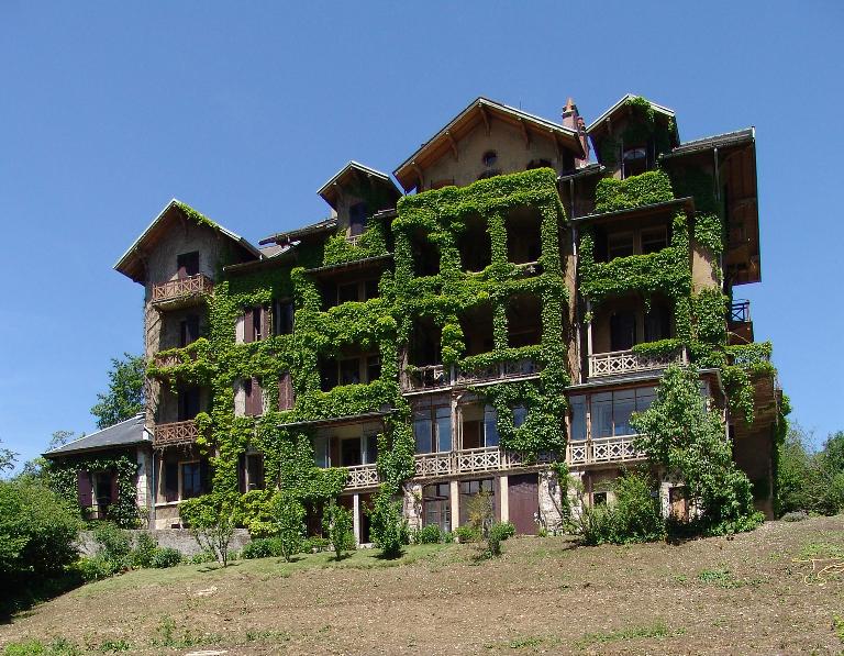 Station climatique des Corbières, puis hôtel de voyageurs, dit Hôtel et Domaine des Corbières, puis orphelinat des Corbières, actuellement couvent, dit Monastère Notre-Dame de l'Unité des sœurs de Bethléem