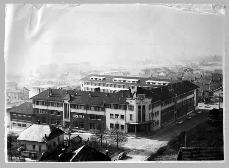 Groupe scolaire de Montroux, puis Cité technique, actuellement lycée d'enseignement général, technologique et professionnel René-Perrin