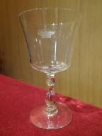 grand verre à pied gravé d'une couronne dite couronne impériale russe
