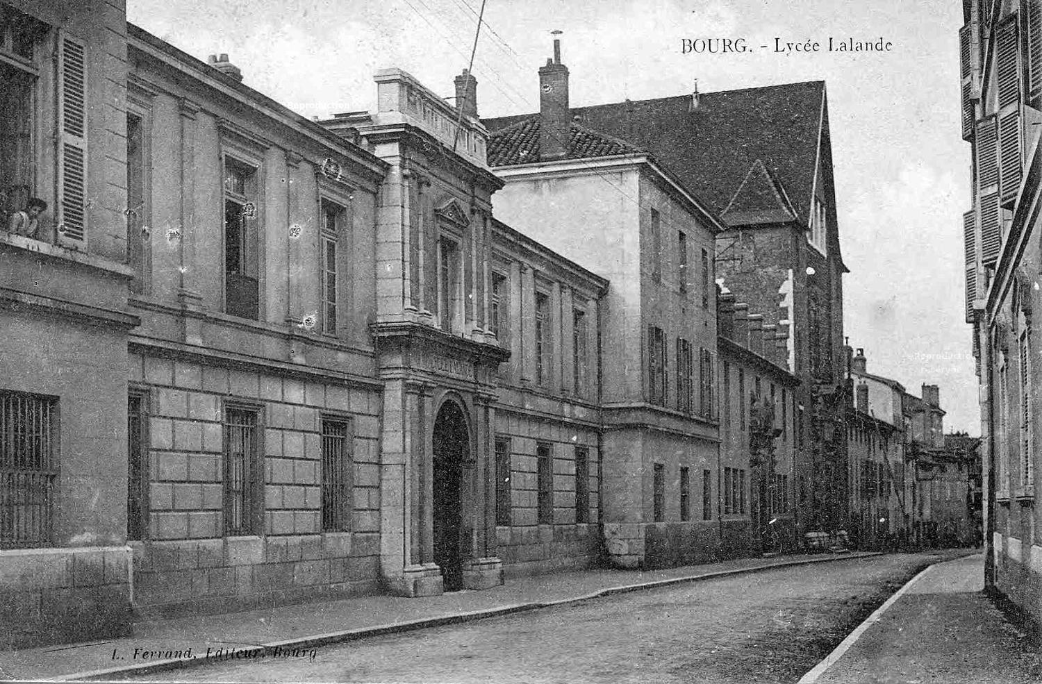 Collège de jésuites, puis école centrale, école secondaire communale, lycée impérial, lycée de garçons, actuellement lycée Lalande