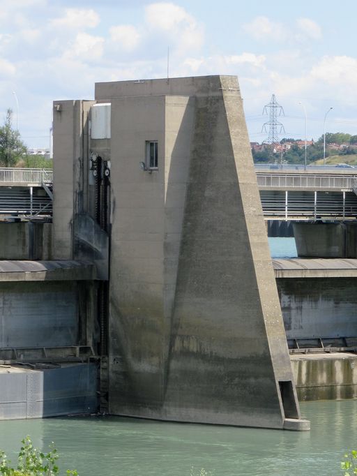 Barrage de retenue de Pierre-Bénite, centrale hydroélectrique, pont de service