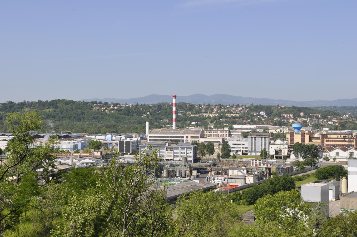 Usine Saint-Gobain puis Rhodia PI Belle Etoile puis Solvay Belle étoile actuellement Domo Polytechnyl SAS (Chimicals)