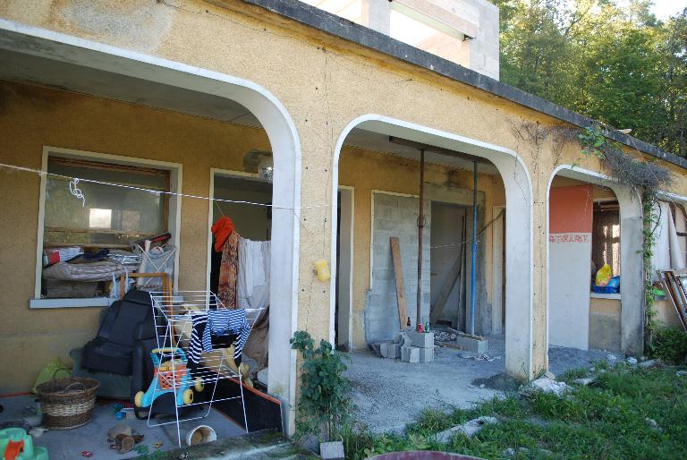 Domaine de la Châtaigneraie composé d'une ferme puis d'une villa, puis d'une école, actuellement villa et structure pour assistantes maternelles