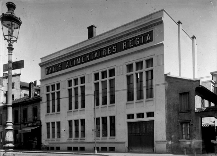 Usine de pâtes alimentaires dite Société Régia actuellement gymnase Club et magasin de commerce