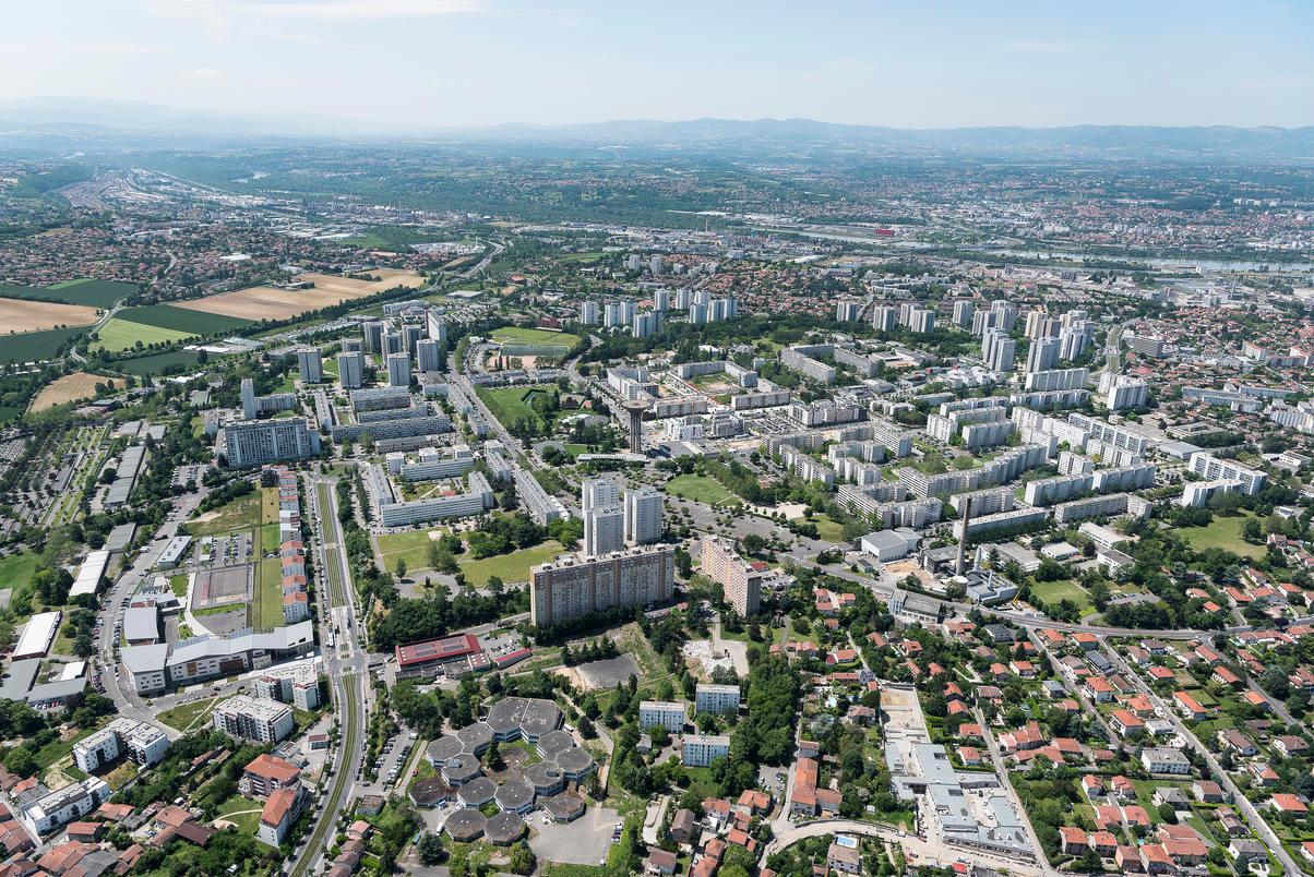 Immeubles et tours dits Zone d'Urbanisation Prioritaire des Minguettes à Vénissieux