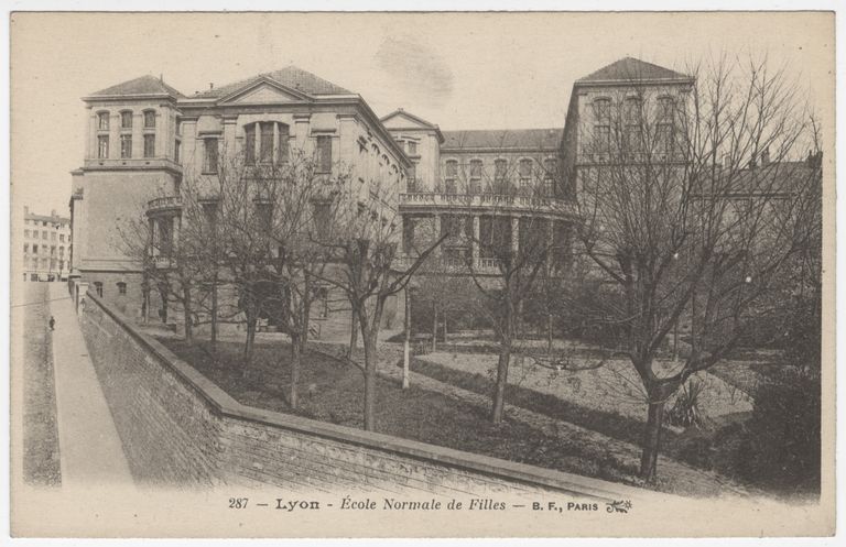 École normale d'institutrices, puis institut de formation des maîtres, actuellement collège