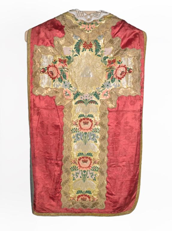 chasuble : ornement rouge