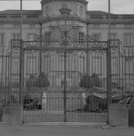 Portail du jardin d'agrément du château de Boën