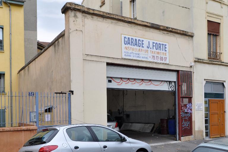 Ateliers, bureaux et garage, ancienne teinturerie Paccalin