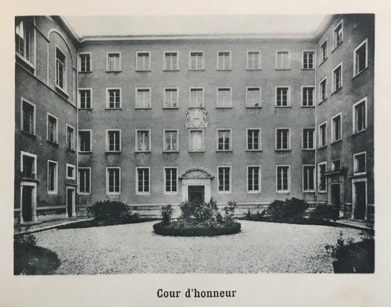 Collège de jésuites, dit Royal-Dauphin, puis école centrale, lycée, collège royal, lycée de garçons puis lycée de jeunes filles, actuellement cité scolaire Stendhal