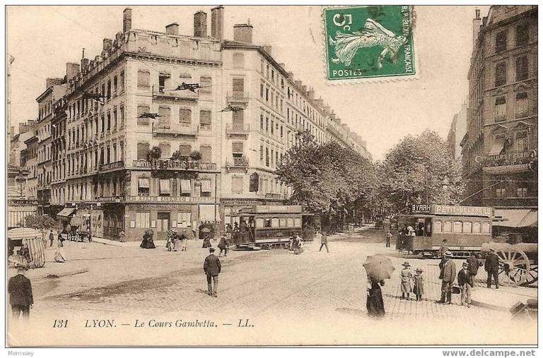 Avenue : cours de Brosses, actuellement cours Gambetta