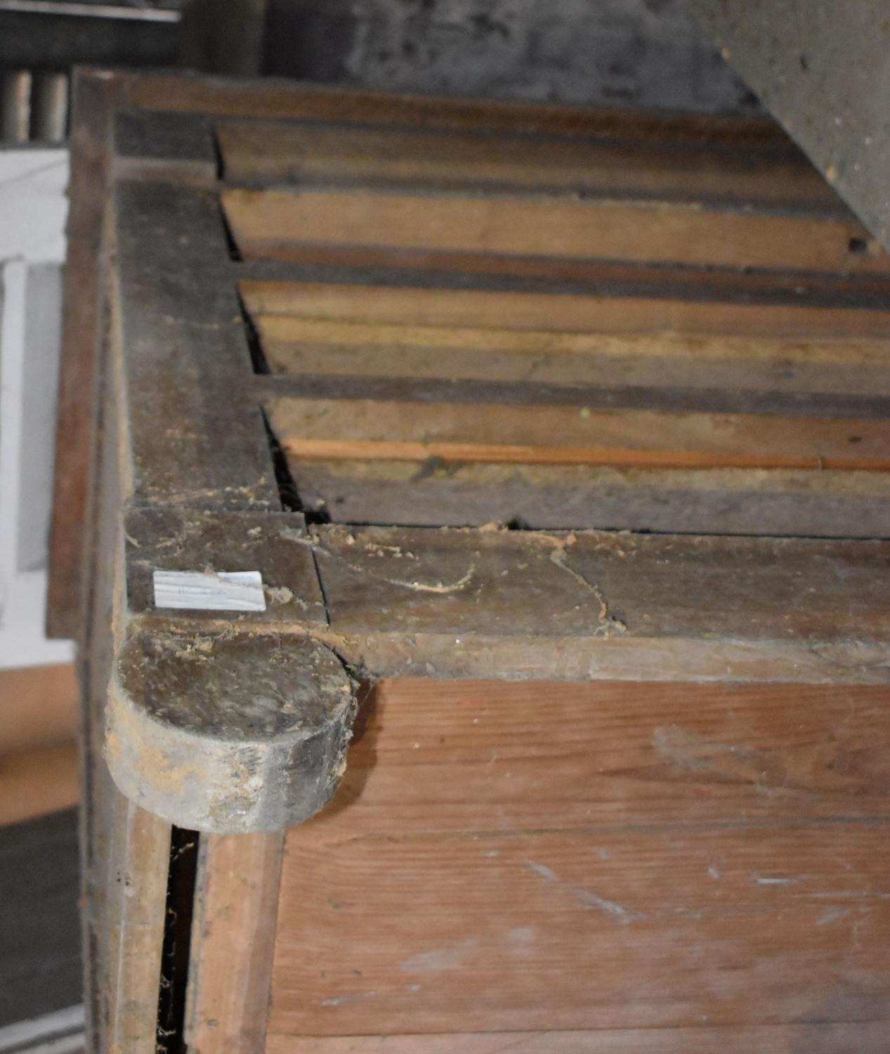 Commode à quatre niveaux de tiroirs