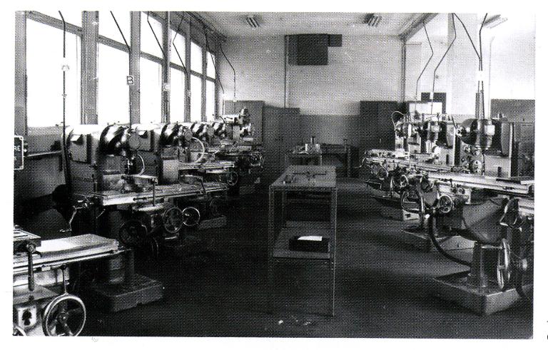 Groupe scolaire de Montroux, puis Cité technique, actuellement lycée d'enseignement général, technologique et professionnel René-Perrin