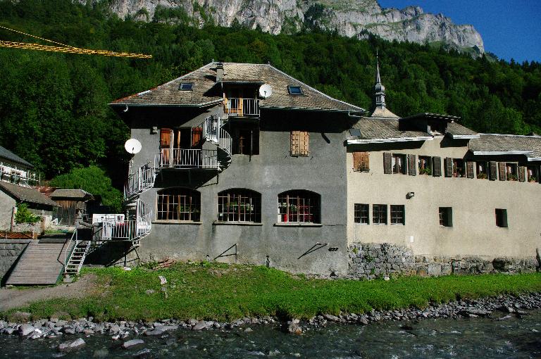 Forges dites "Usines" de Sixt, puis forge Magnenet, puis centrale hydroélectrique de Sixt, actuellement maison d'habitation