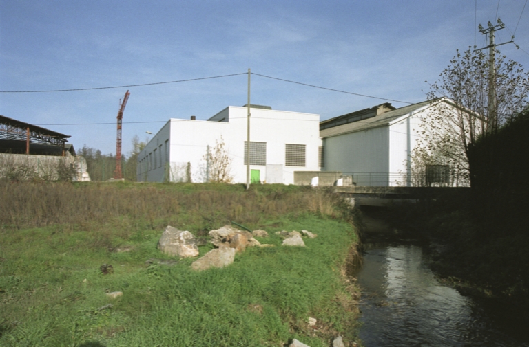 Clouterie, Papeteries de Montverdun, puis Papeterie du Forez (usine de papeterie et cartonnerie), puis usine de construction mécanique, puis usine de transformation des métaux, actuellement Forges du Lignon