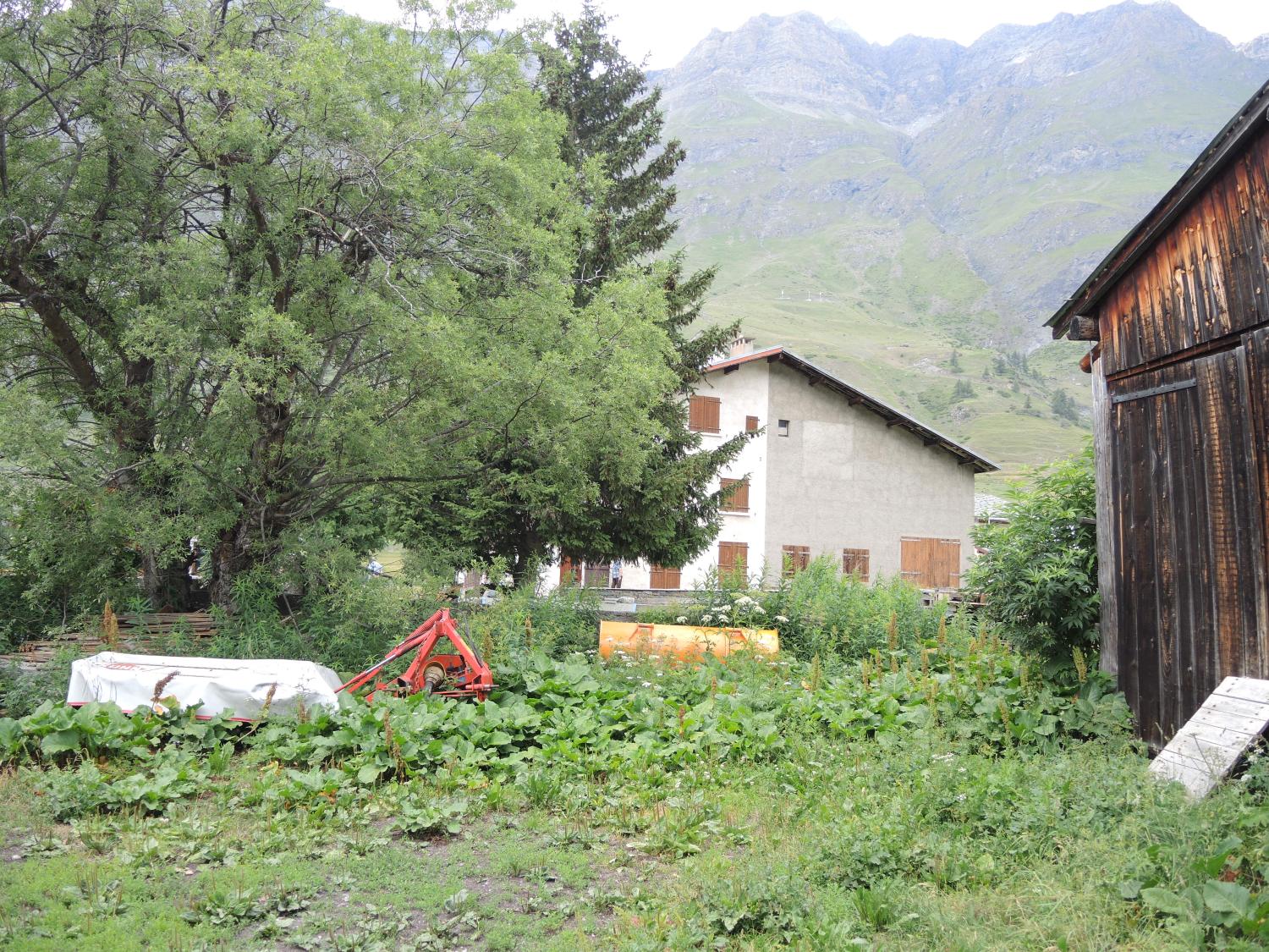 Ensemble de maisons de la reconstruction à Bessans