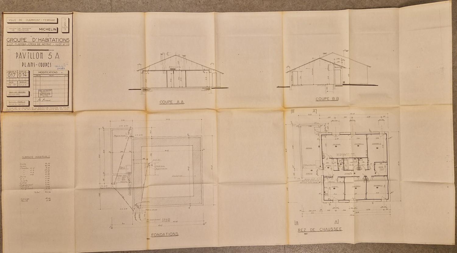 Plans et coupes d'une maison de type 5A pour le lotissement des Vignes (cité de Croix-de-Neyrat, partie ouest).