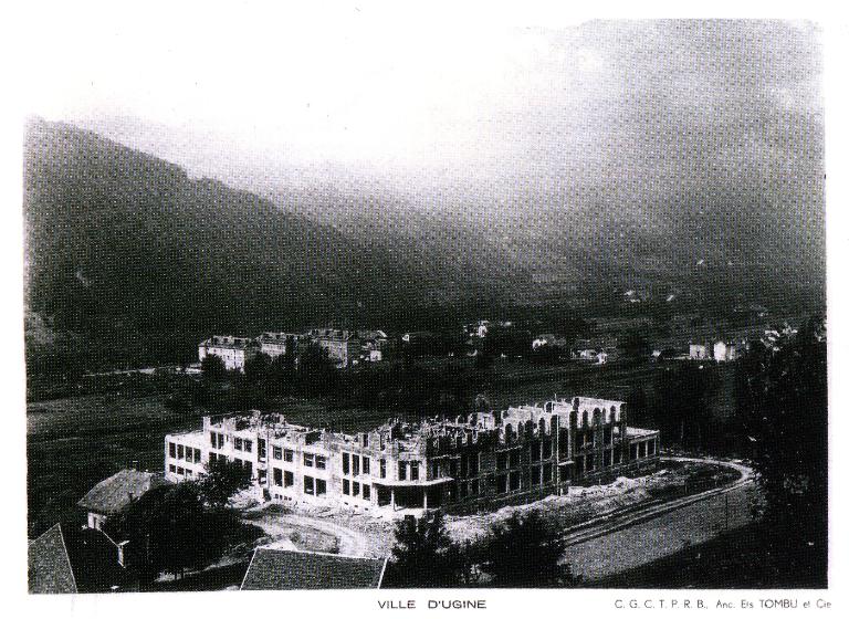 Groupe scolaire de Montroux, puis Cité technique, actuellement lycée d'enseignement général, technologique et professionnel René-Perrin