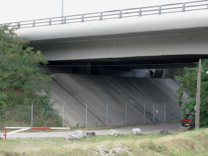 Pont autoroutier aval de l'A. 7