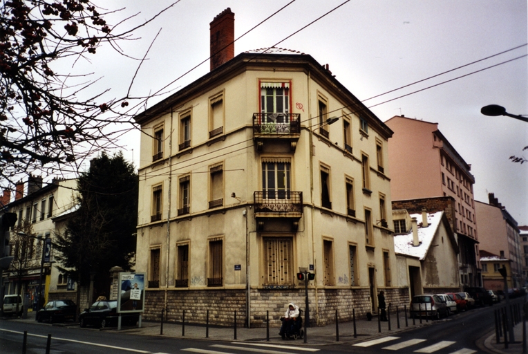 Entrepôt commercial dit Duvernay J. fils entrepositaire de vins puis Lacourtablaise frère vins en gros puis Domenjon vin en gros puis SOLYPA bureau d'études actuellement agence de détective privé