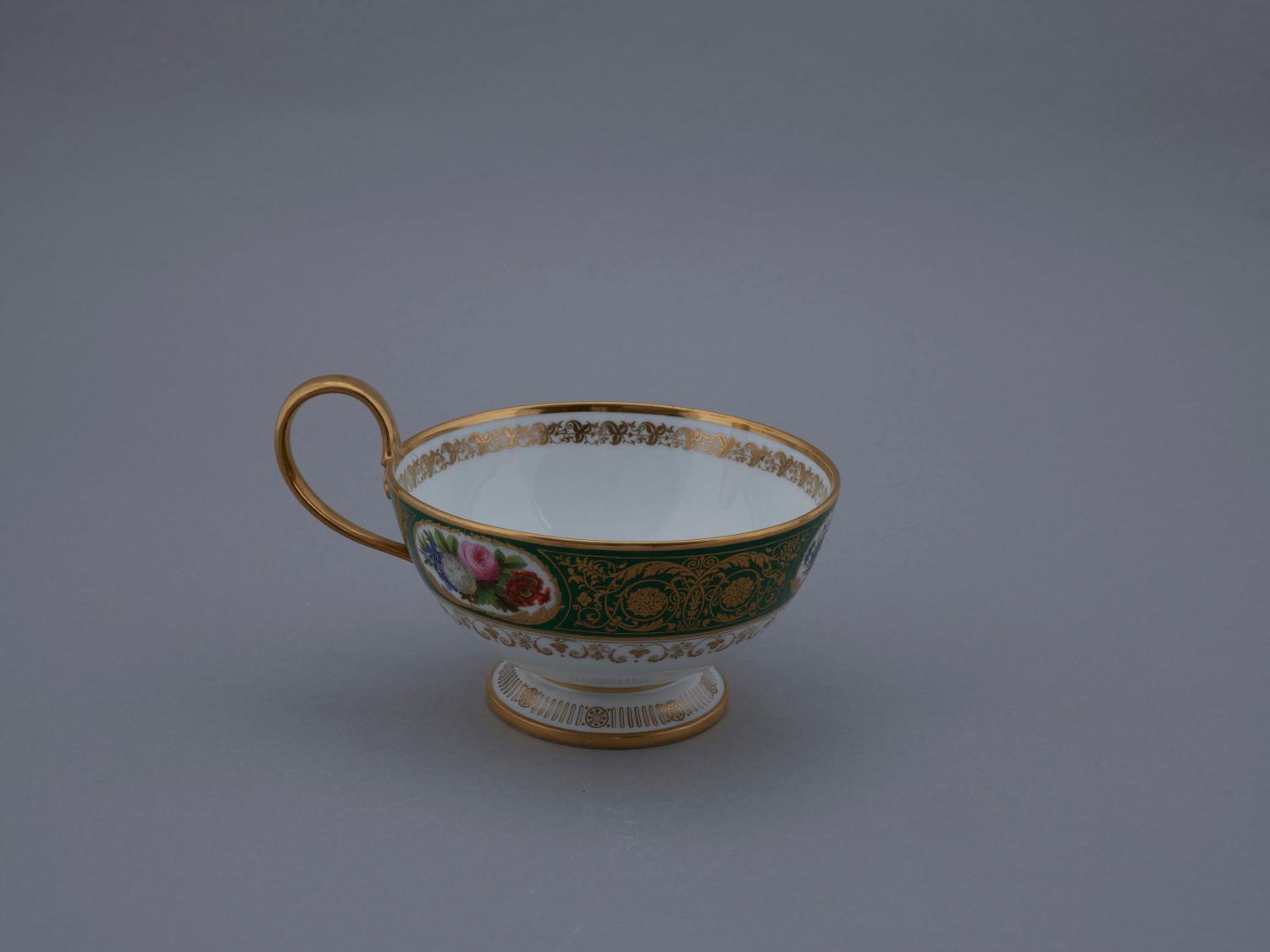 tasse dite "tasse à thé 1ère grandeur " du service dit "service d'apparat du château de Randan"