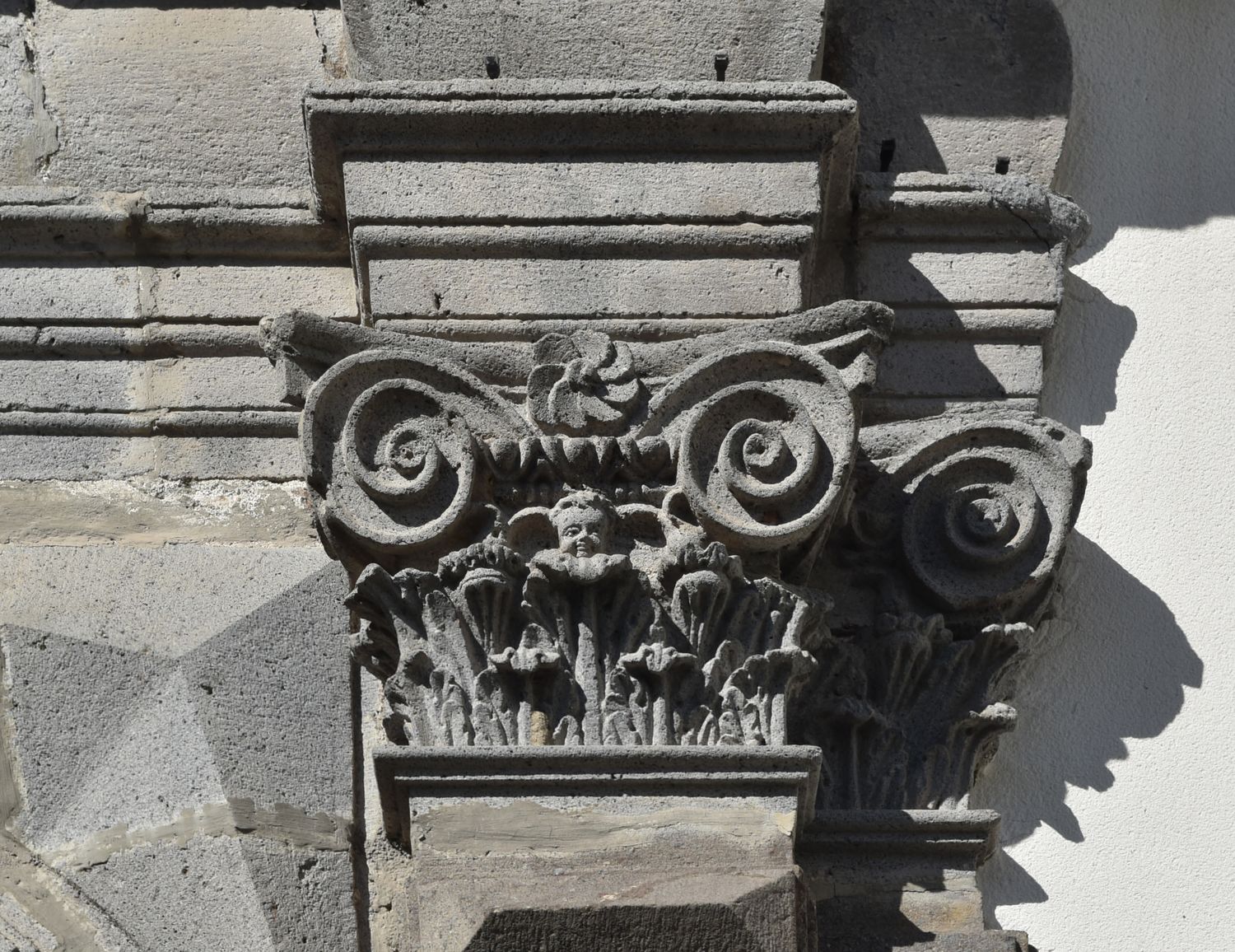 Portes (décor d'élévation extérieure) : portes du collège Jeanne de la Treilhe