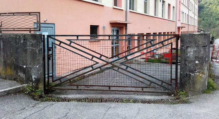 Groupe scolaire de Montroux, puis Cité technique, actuellement lycée d'enseignement général, technologique et professionnel René-Perrin