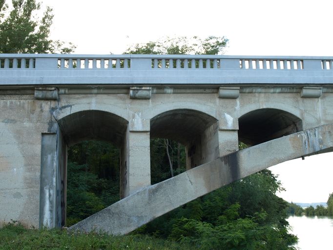 Pont routier de Briord