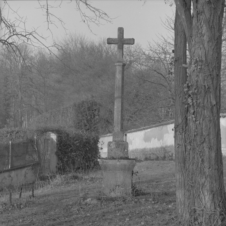 Les croix monumentales du canton de Trévoux