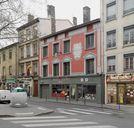 Relais de poste ; immeuble, boutique de papiers peints Germain