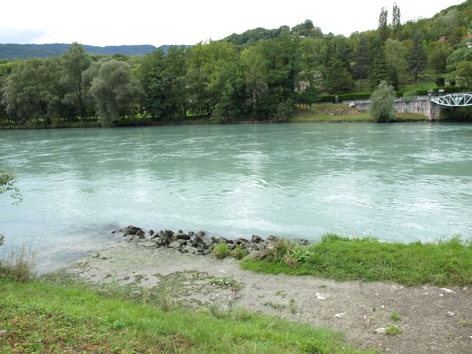 Bac du Pot au Sel du Parc puis bac de Surjoux (disparu, vestiges)