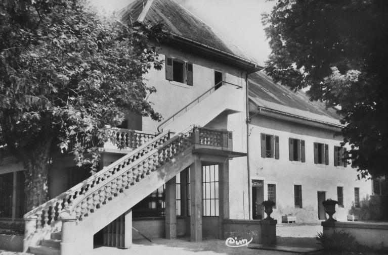 Maison forte de la Forest, puis faïencerie de la Forest, puis colonie de vacances l’Aygadièro, actuellement maison et immeuble à logements