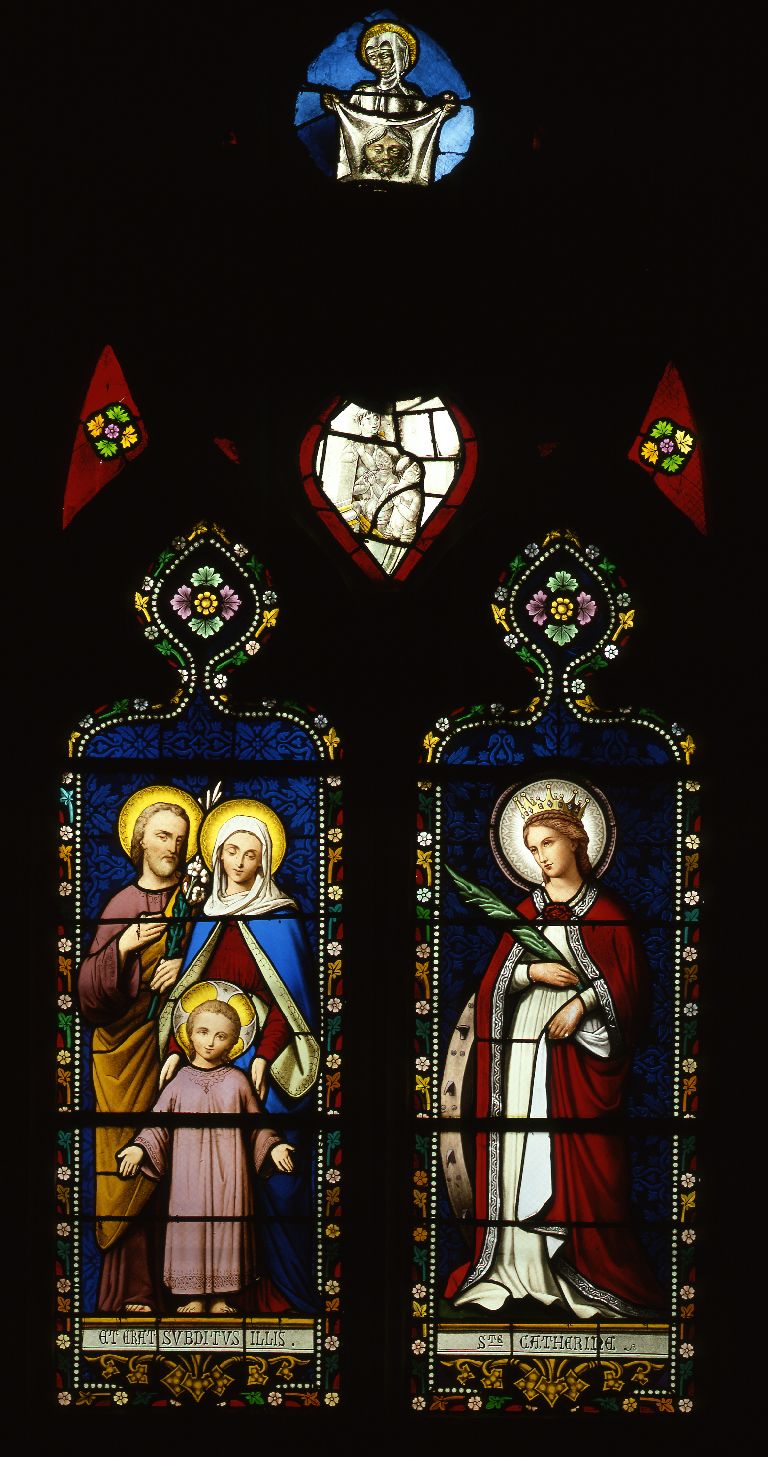 Verrière : Sainte Famille, sainte Catherine, sainte Véronique, moines (baie 4), verrière à personnages
