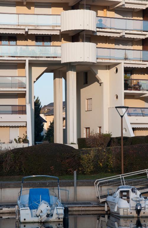 Ensemble de trois immeubles, dits Résidences Le Port du Tillet