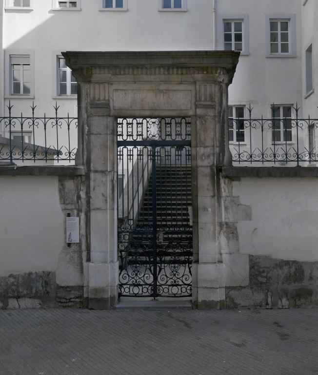 Collège de jésuites, dit Royal-Dauphin, puis école centrale, lycée, collège royal, lycée de garçons puis lycée de jeunes filles, actuellement cité scolaire Stendhal