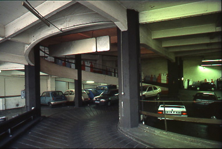 Vitriolerie Estienne et Jalabert puis garage de réparation automobile dite succursale Citroën, garage Citroën, actuellement bureaux de diverses sociétés, INSEEC école de commerce privée