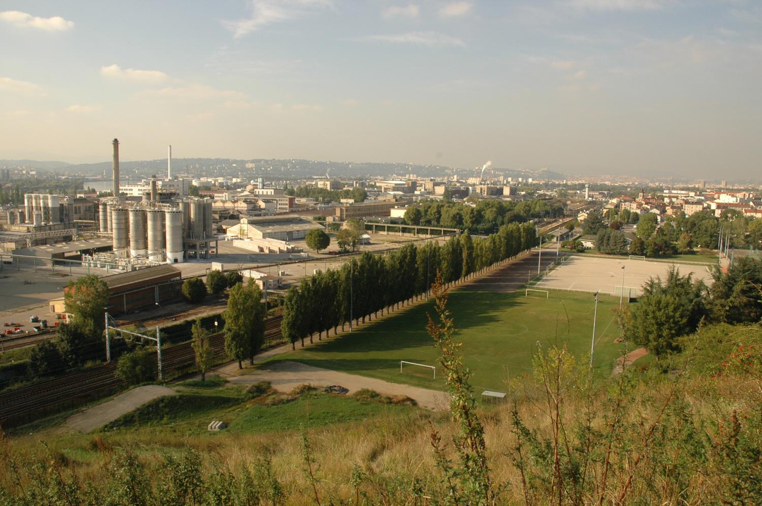 Usine chimique Rhodia Rhône-Poulenc puis Bluestar silicones actuellement Elkem silicones Saint-Fons