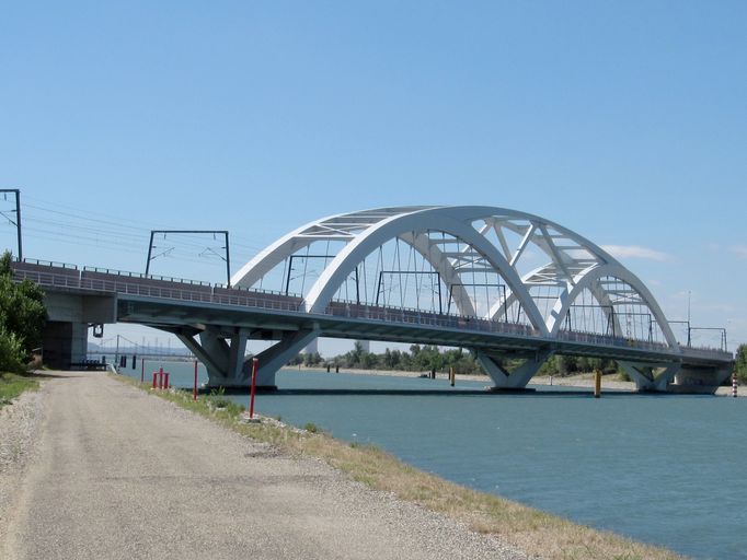 Pont ferroviaire (ligne TGV) dit viaduc de La Garde-Adhémar
