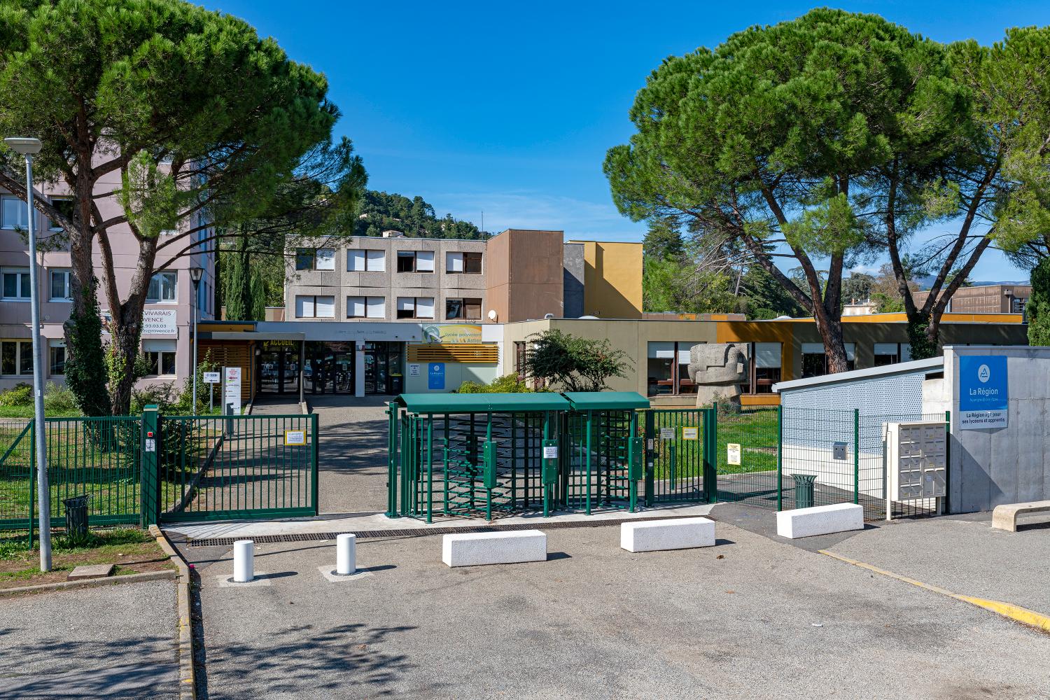 Collège national technique et moderne de garçons, actuellement lycée polyvalent Astier